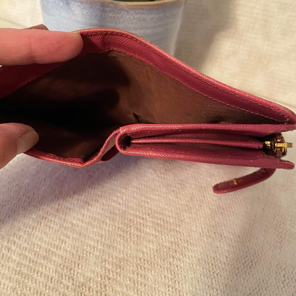 GUC Prada Saffiano Wallet - Picture 4 of 6